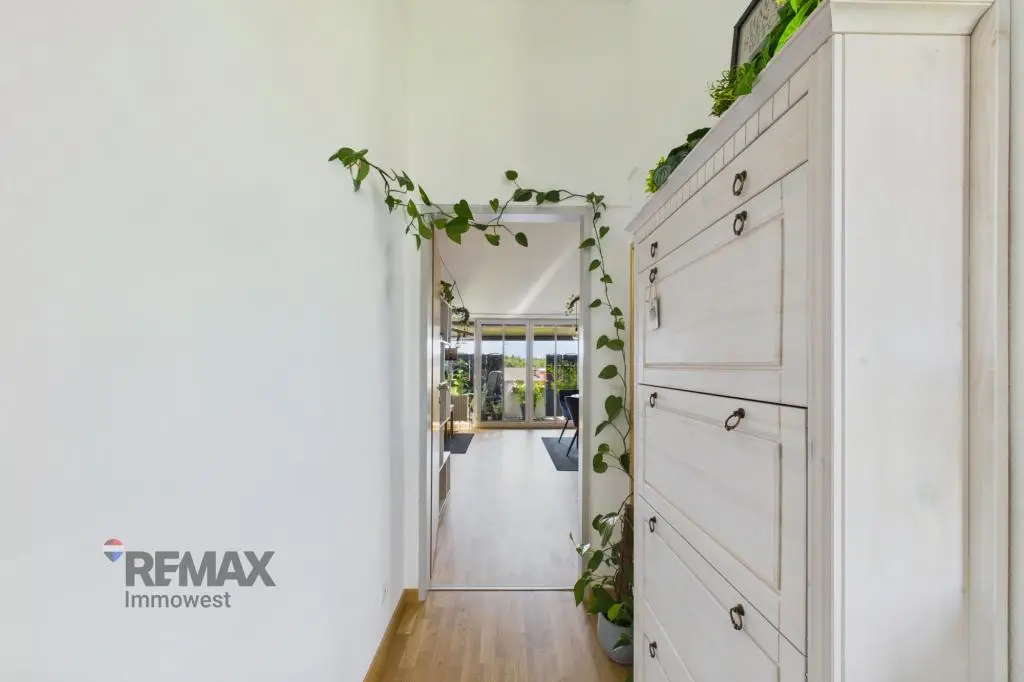 Bright apartment with west balcony and distant view