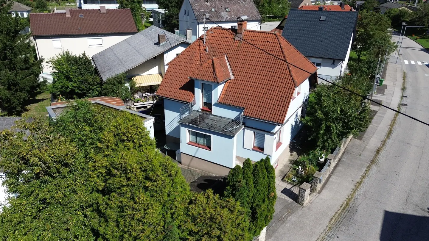 Family apartment with garden close to the station