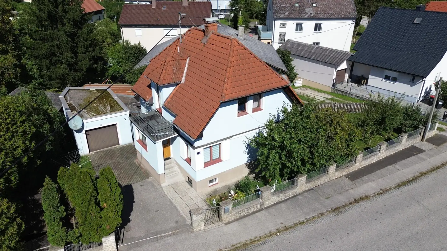 Family apartment with garden close to the station