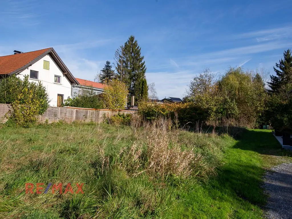 Schönes Grundstück für Ihr neues Eigenheim in liebevoller Umgebung