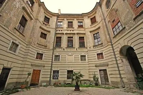 Barockschloss nahe Donau repräsentative Wohnung