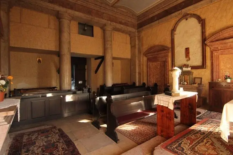 Barockschloss nahe Donau repräsentative Wohnung