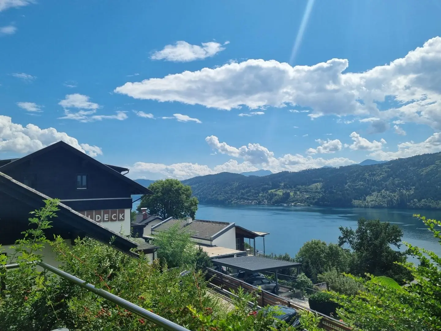 Erdgeschosswohnung mit Terrasse und Seeblick