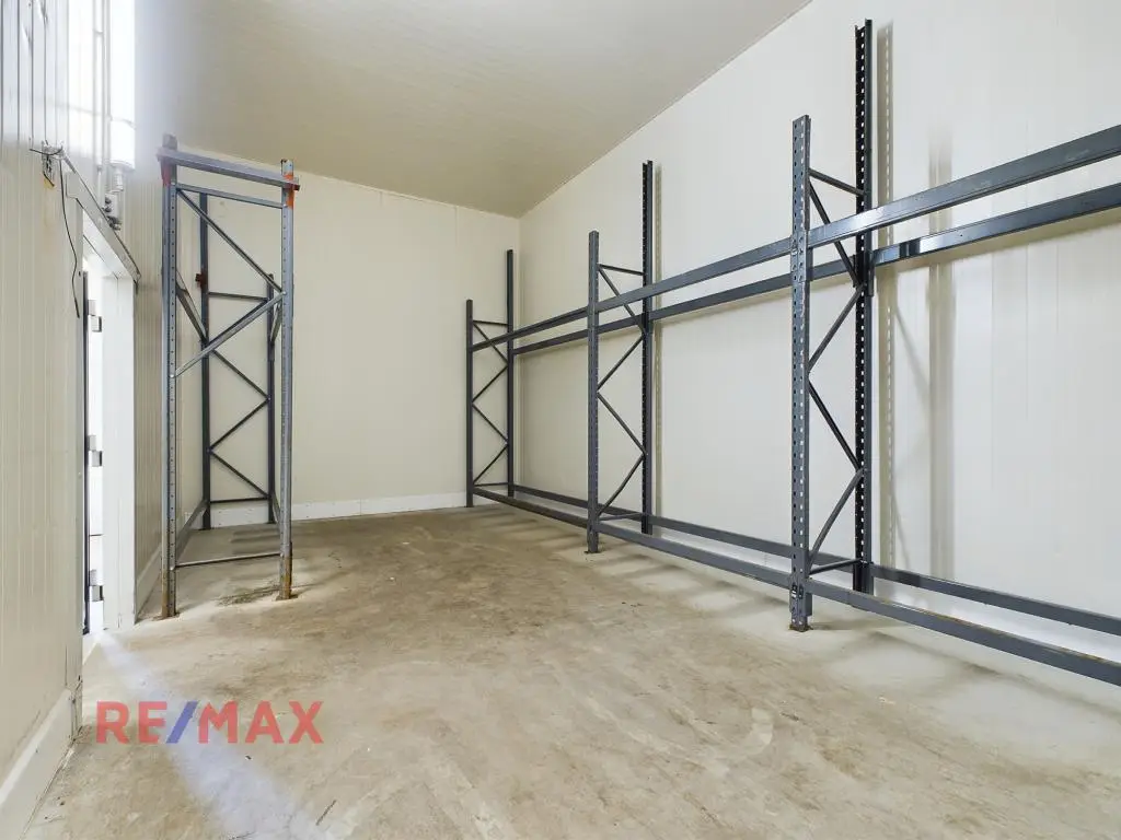 Loft apartment with spacious outdoor area and rolling gate