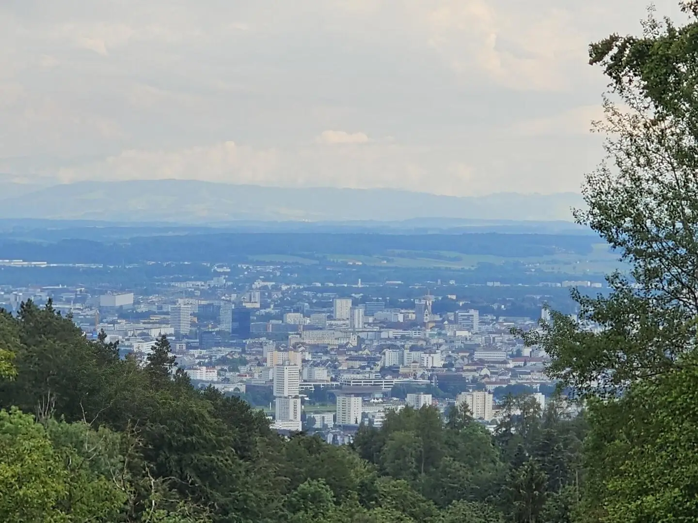 Sonnige Aussichtslage mit Baulandpotenzial Neubauwohnung