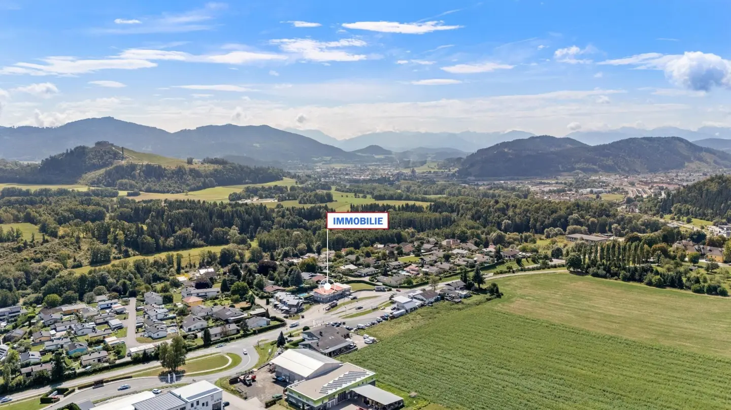 Wohnung mit betriebsbereitem Restaurant und Privatpool