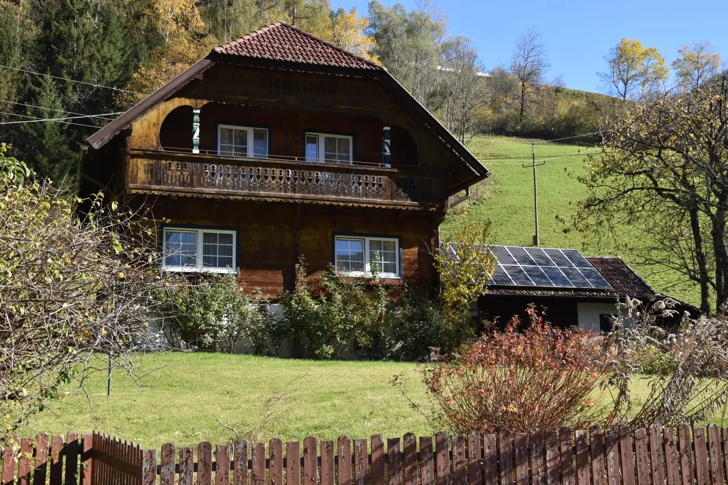 Gepflegte familienwohnung mit Garten und Carport