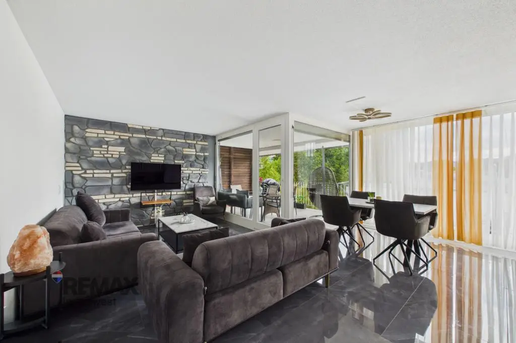 Penthouse with large terrace and underground parking