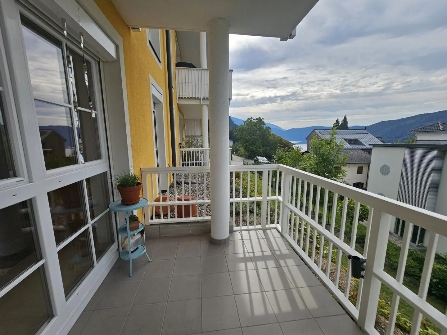 Wohnung mit Seeblick Terrasse und eigenem Garten