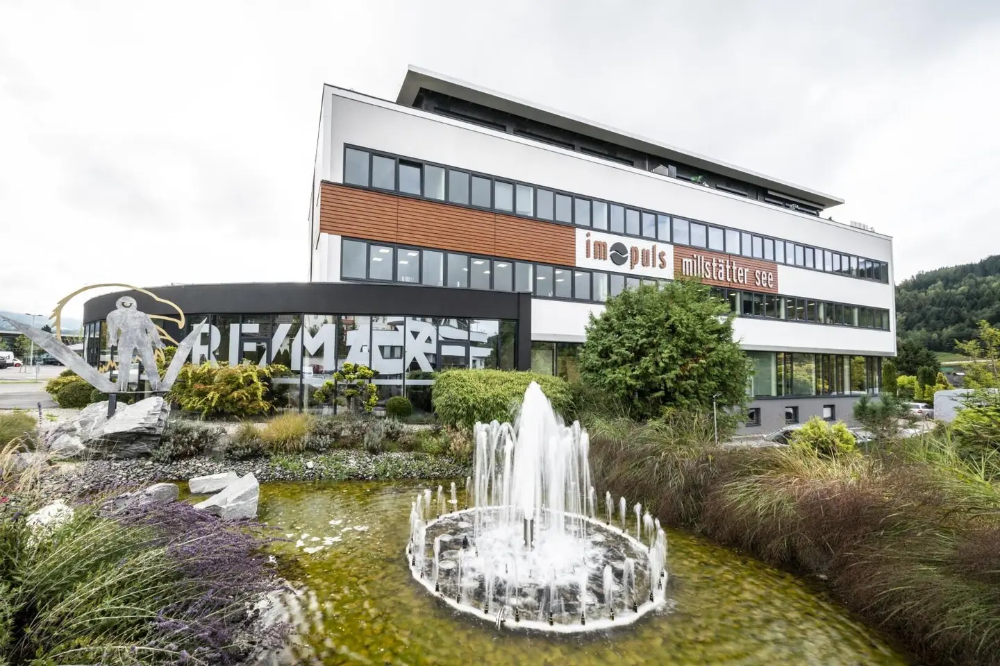 Helles modernes Loftwohnung mit Lift und großzügigen Parkplätzen