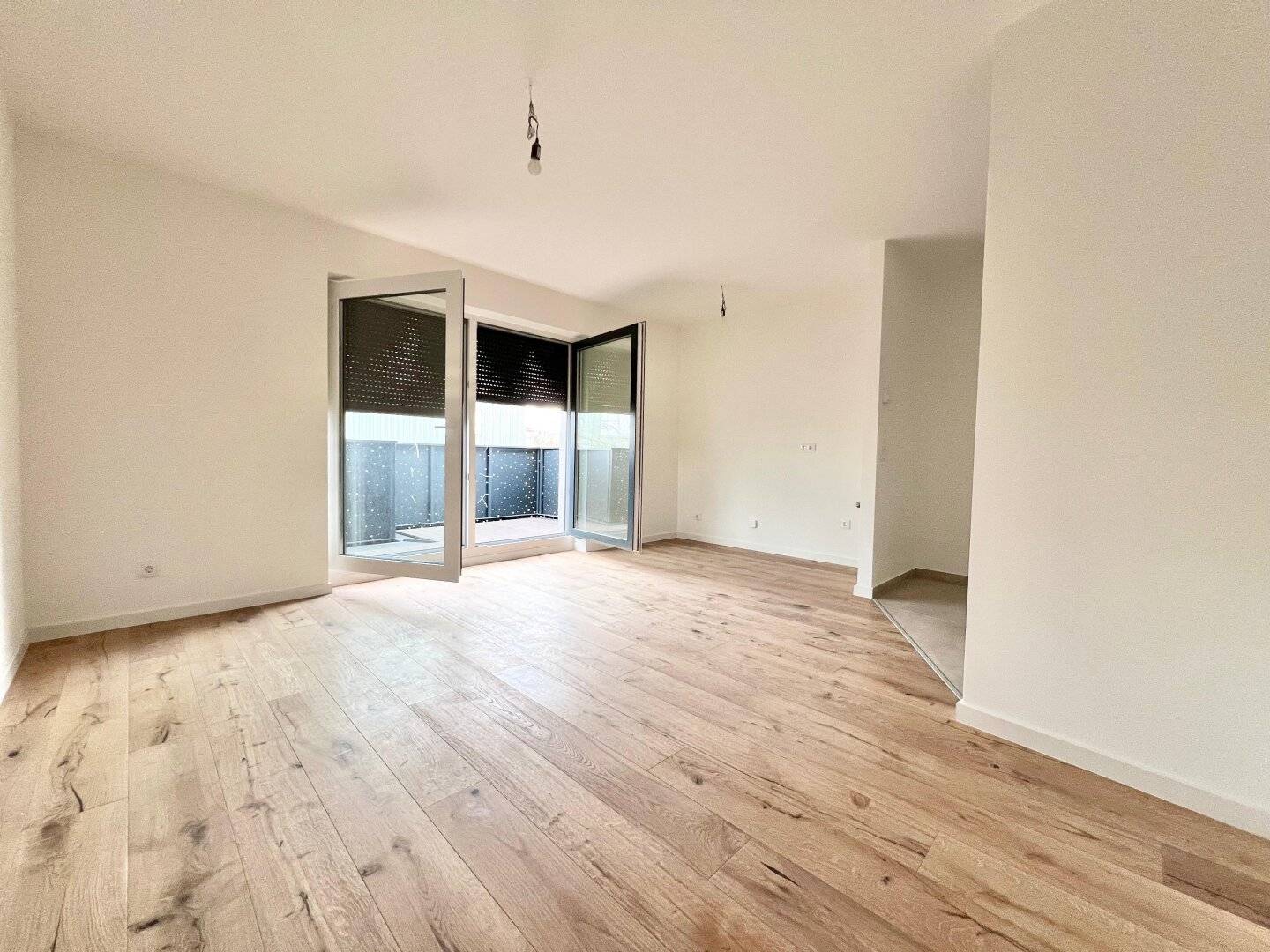 Newly built apartment in quiet green setting with balcony