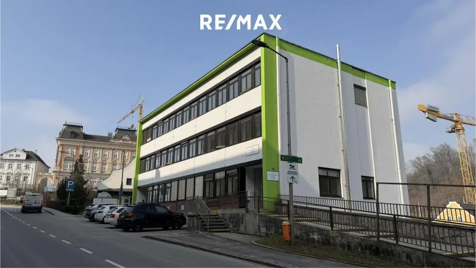 Attraktive Büroflächen mit Parkflächen und Lagermöglichkeiten im Zentrum von Lambach zu vermieten
