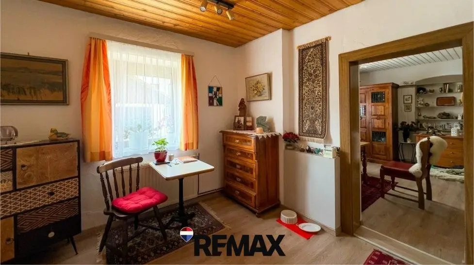Ruhig gelegene Familienwohnung mit Garage und Garten