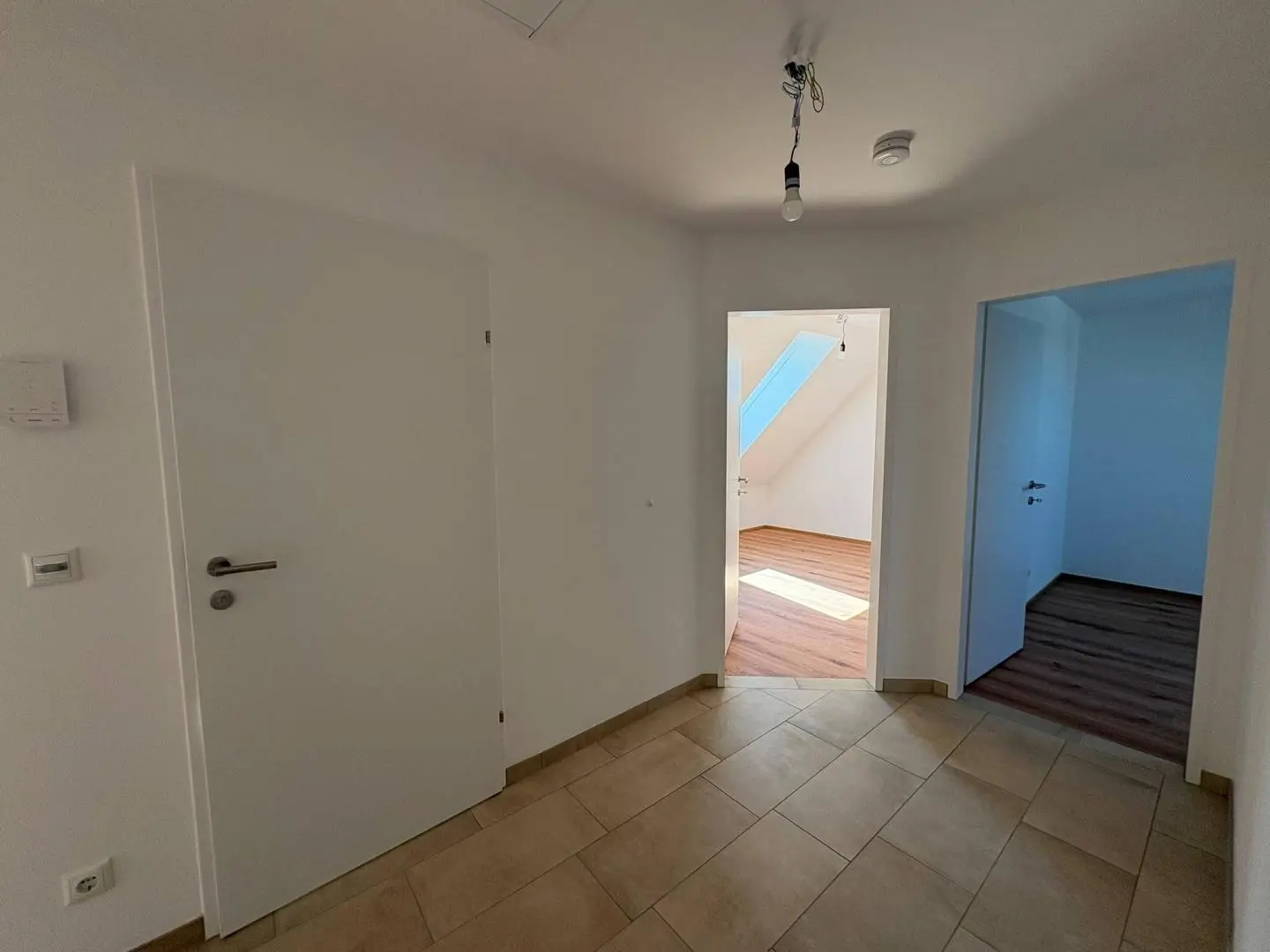 Kernsanierte Wohnung mit Fußbodenheizung und guter Anbindung
