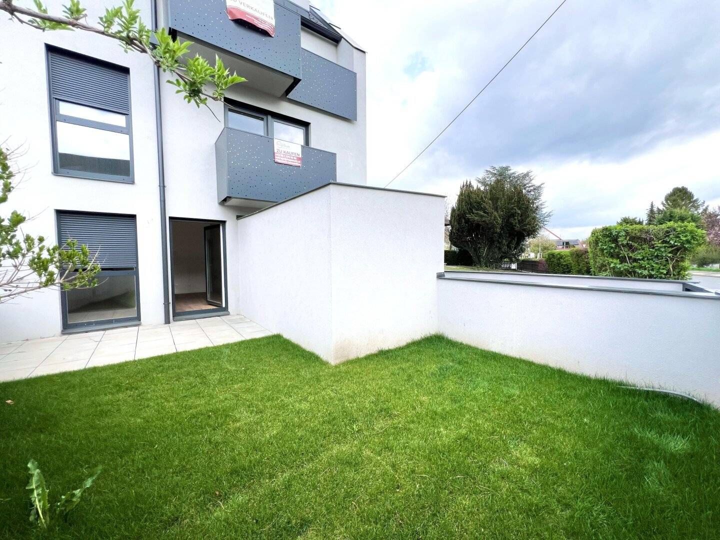 Apartment in quiet green setting near U2