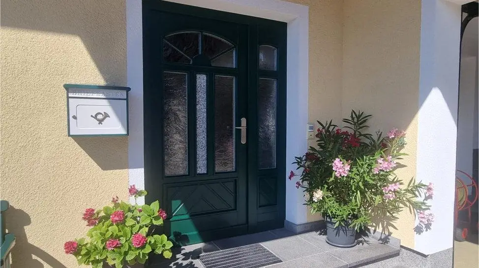 Quiet family apartment with garden and garage