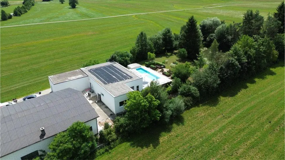 Bright apartment on park like grounds with pool