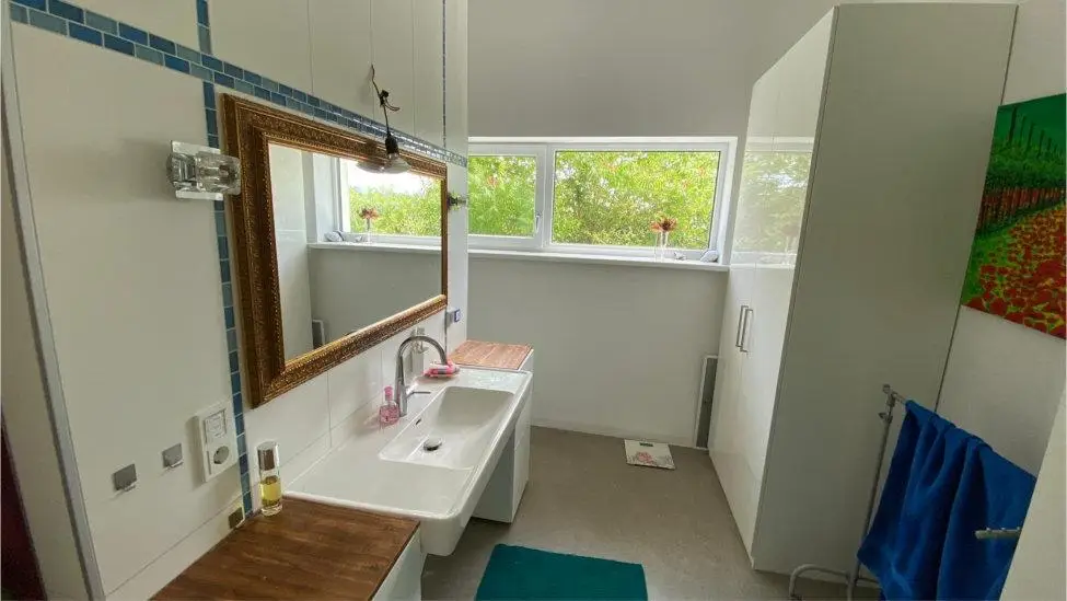 Bright apartment on park like grounds with pool