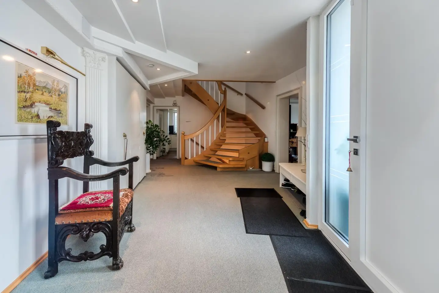 Repräsentative Familienwohnung mit großer Terrasse und Garten