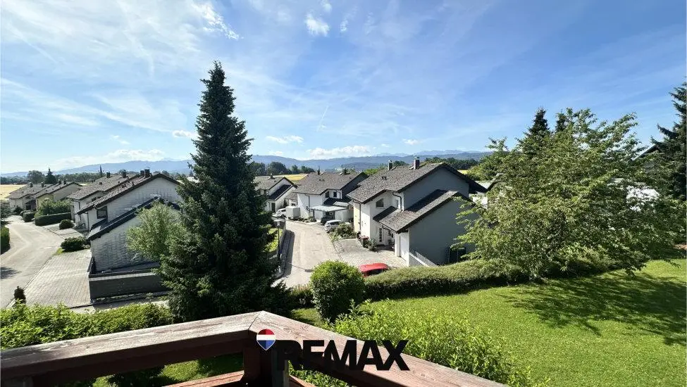 Ruhig gelegene Wohnung mit Loggia und Weitblick