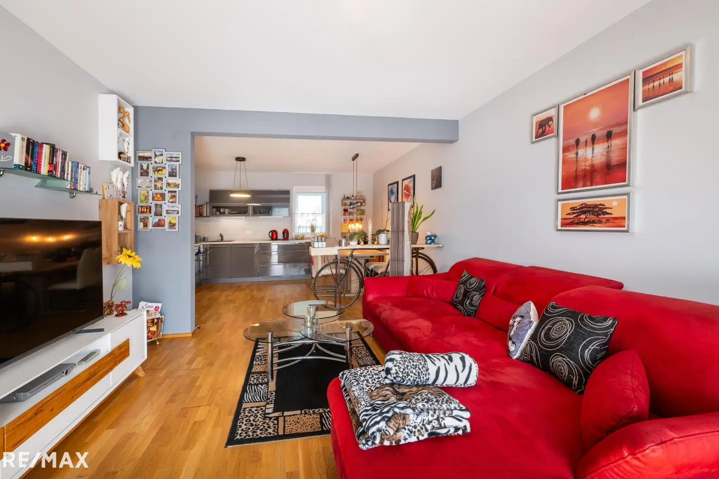 Bright apartment with west balcony and modern kitchen