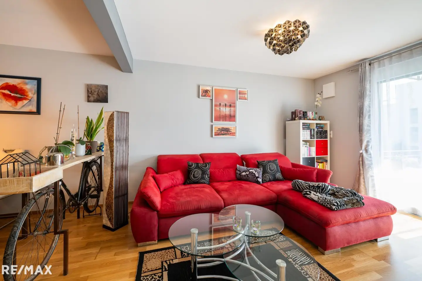 Bright apartment with west balcony and modern kitchen