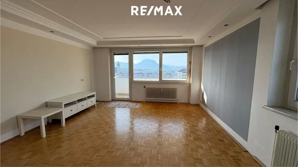 Bright apartment with south facing loggia and mountain view