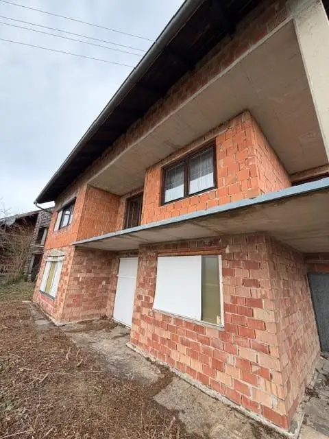 Aussichtsreicher Rohbau in stadtnaher Lage Familienwohnung