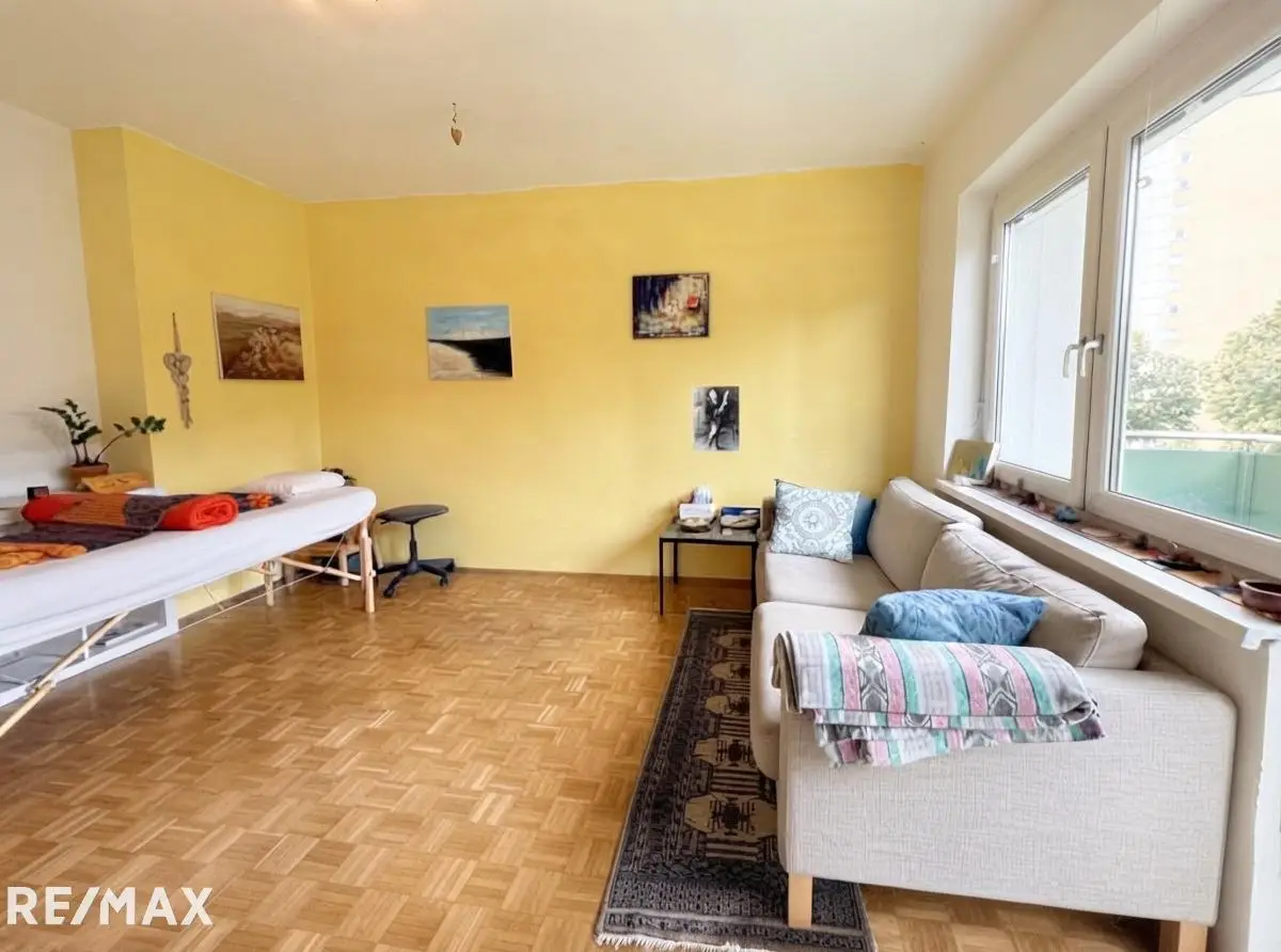 Bright apartment with balcony in newly renovated building
