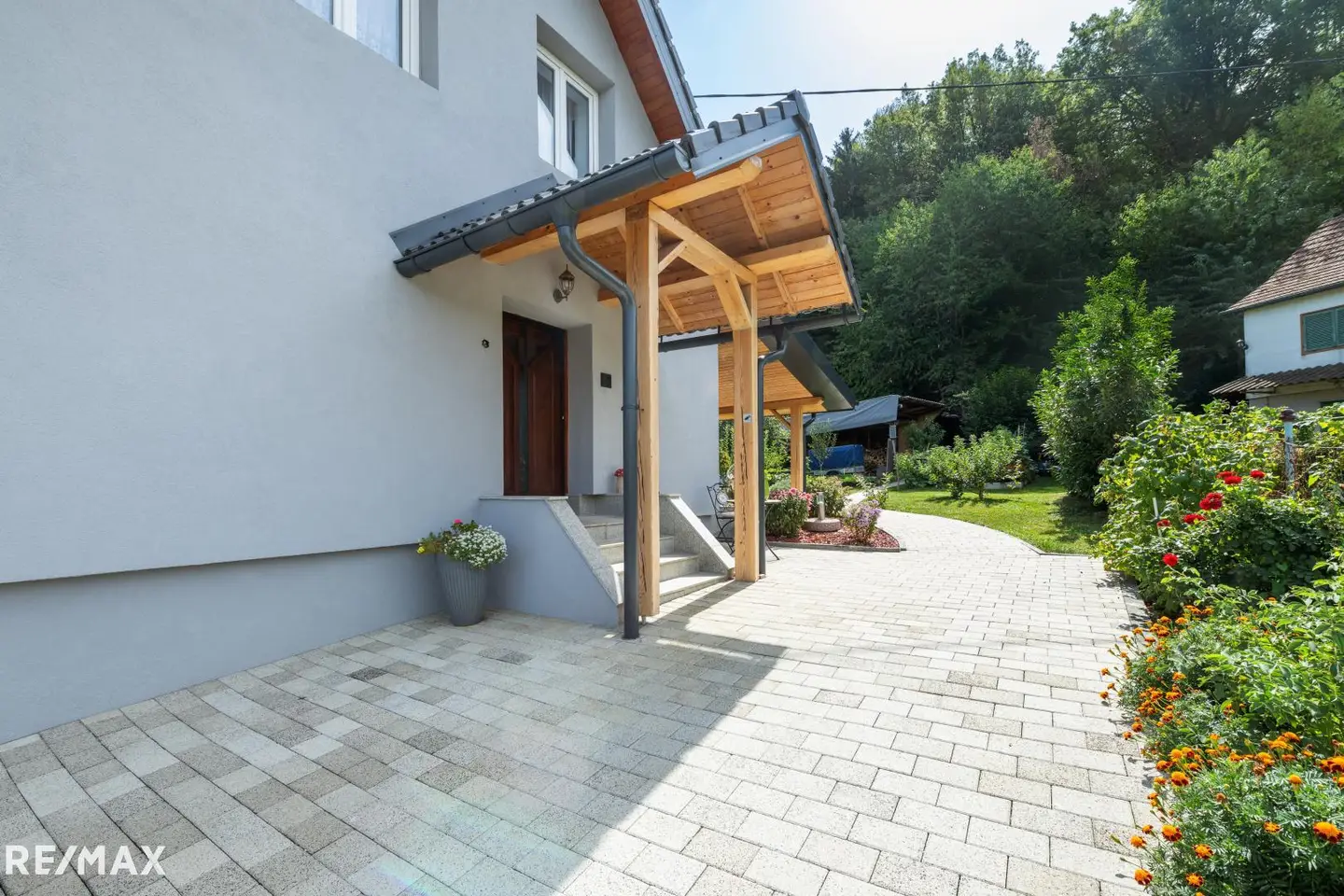 Quiet setting with garden Familienwohnung