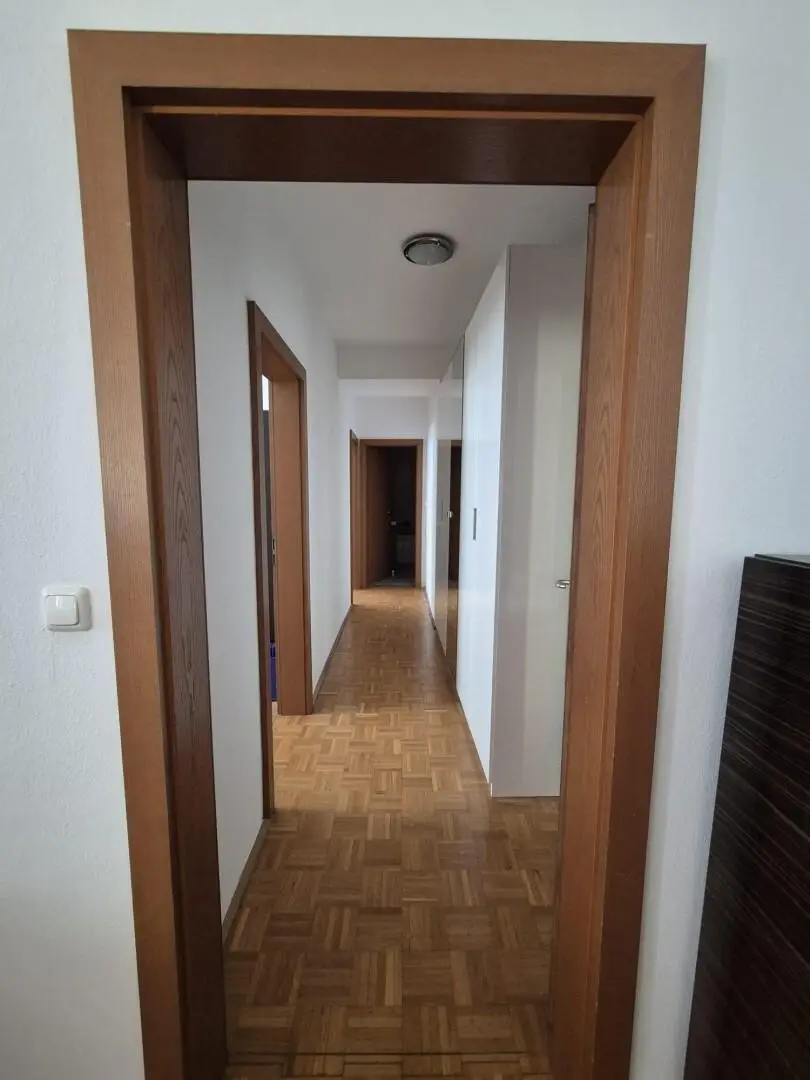 Spacious Wohnung with private garden and loggia