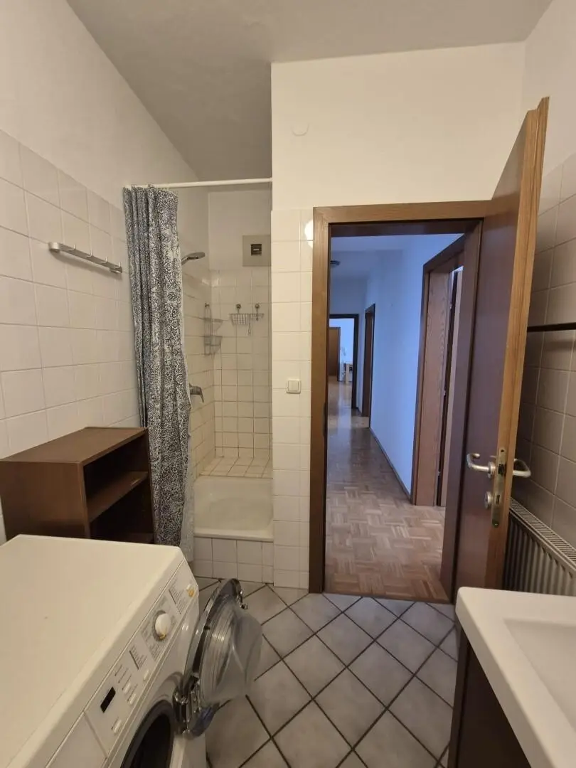 Spacious Wohnung with private garden and loggia