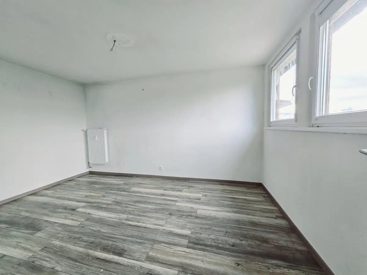 Helle modernisierte Wohnung mit Einbauküche