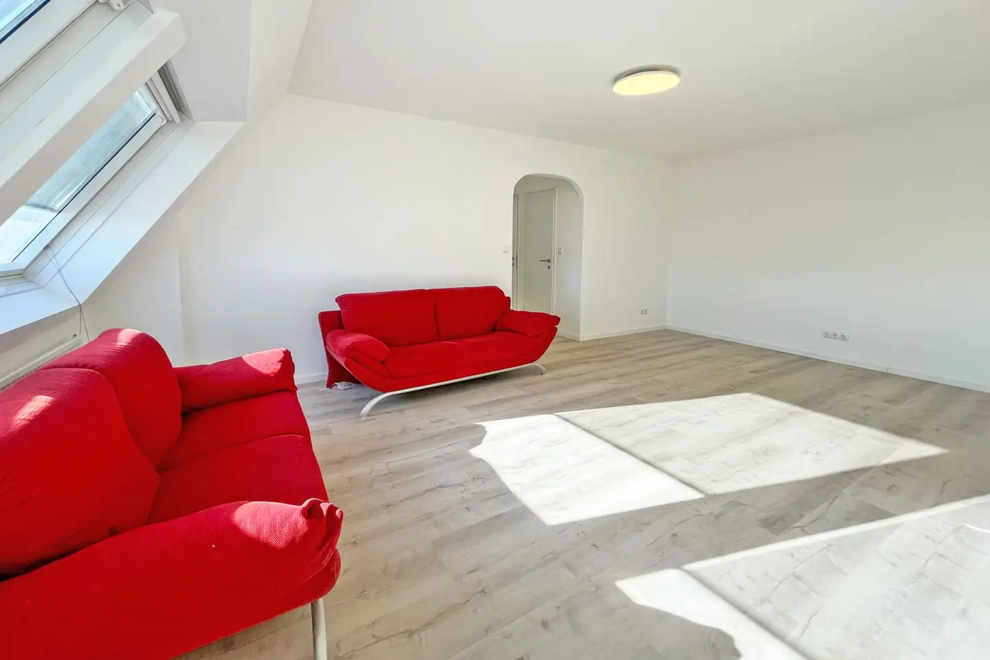 Erstbezug nach Generalsanierung! Top Dachgeschoßwohnung Nähe Matzleinsdorfer Platz