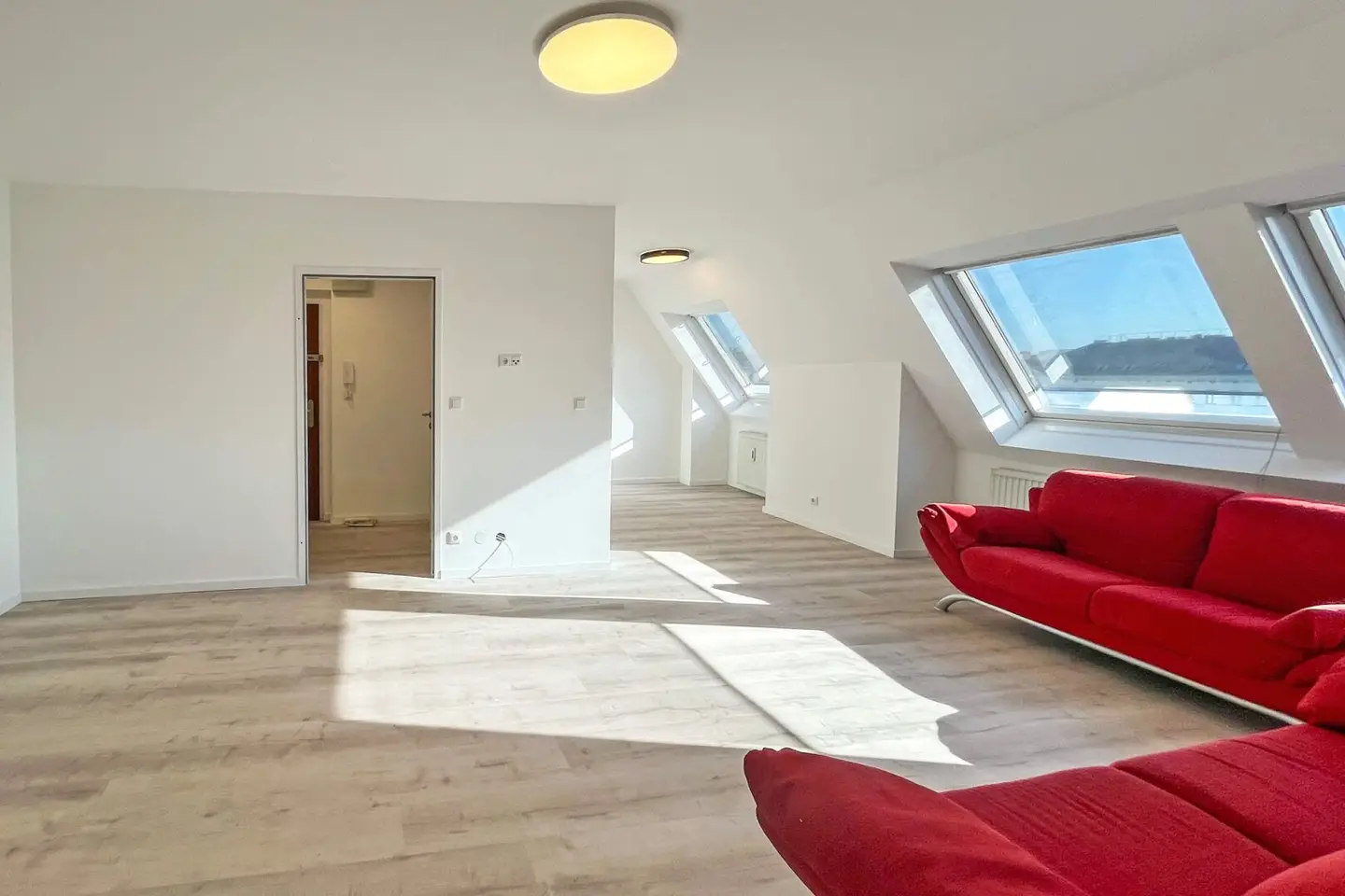 Erstbezug nach Generalsanierung! Top Dachgeschoßwohnung Nähe Matzleinsdorfer Platz