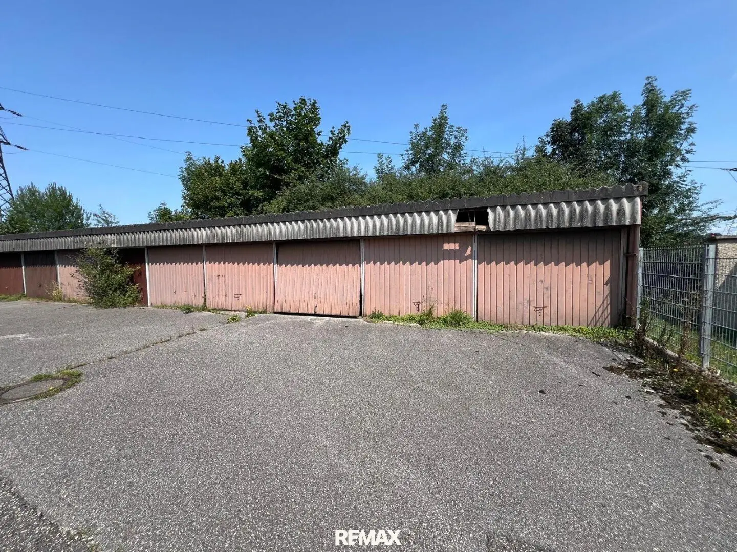 Residential complex with approved plan for further development!