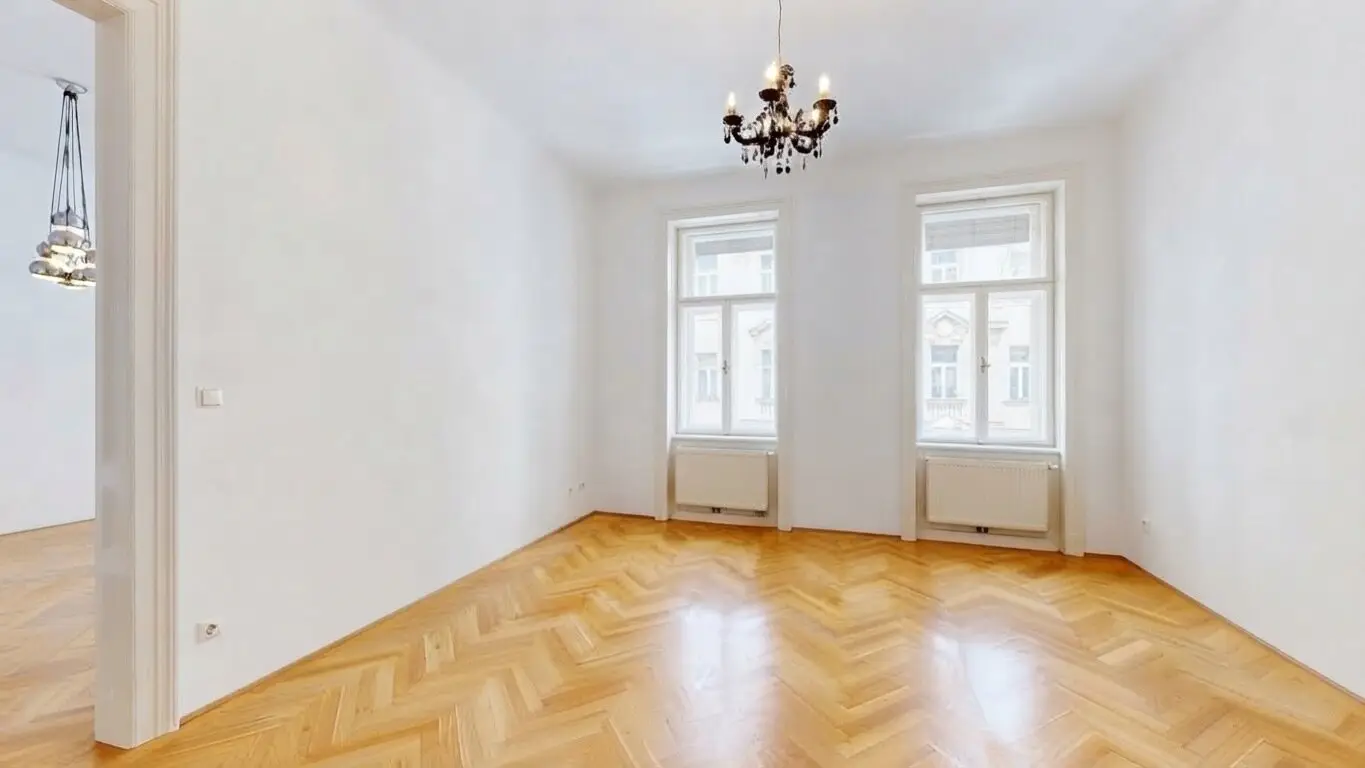 Centrally located office near Rennweg | 2 rooms - 60 m² | Old building charm