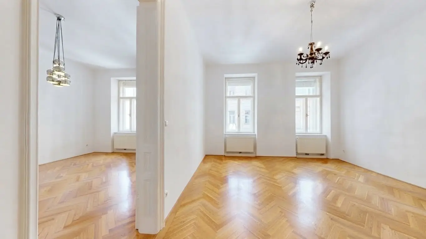 Centrally located office near Rennweg | 2 rooms - 60 m² | Old building charm