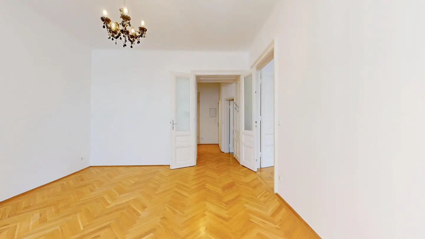Centrally located office near Rennweg | 2 rooms - 60 m² | Old building charm