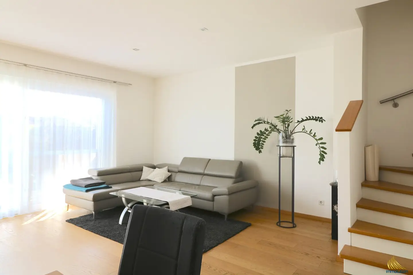 High-quality terraced house with south garden and distant view