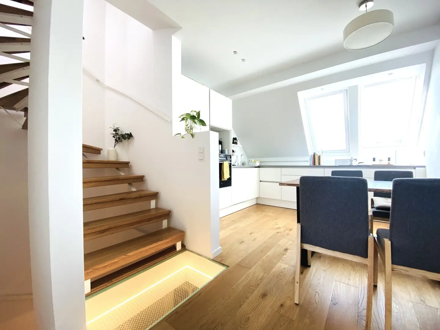 DACHTERRASSENMAISONETTE IN TOPAUSSTATTUNG - MIT TRAUMHAFTER AUSSICHT