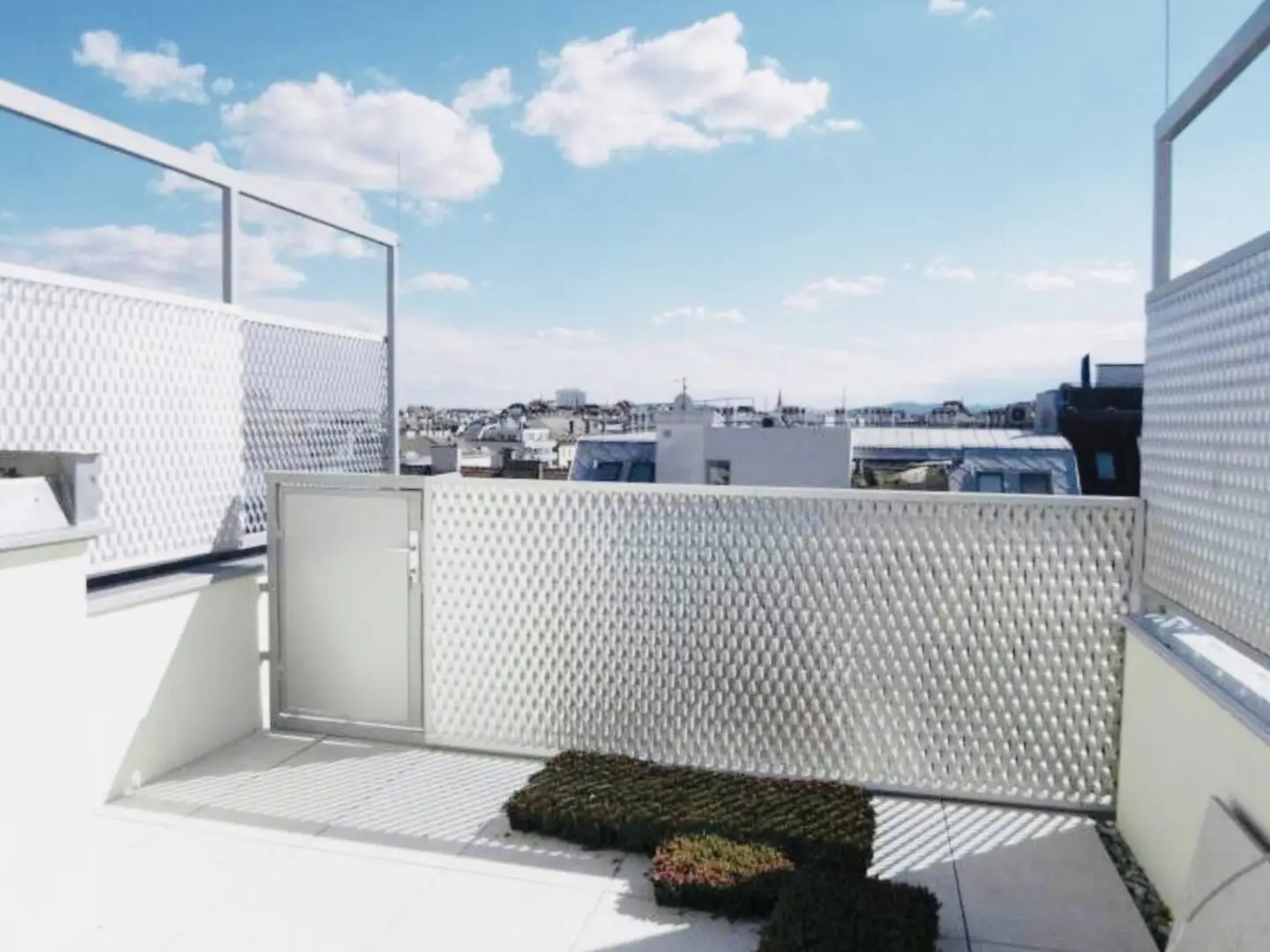DACHTERRASSENMAISONETTE IN TOPAUSSTATTUNG - MIT TRAUMHAFTER AUSSICHT