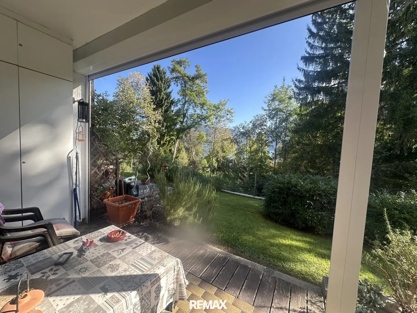charmante, leistbare Wohnung mit teilweisem Seeblick