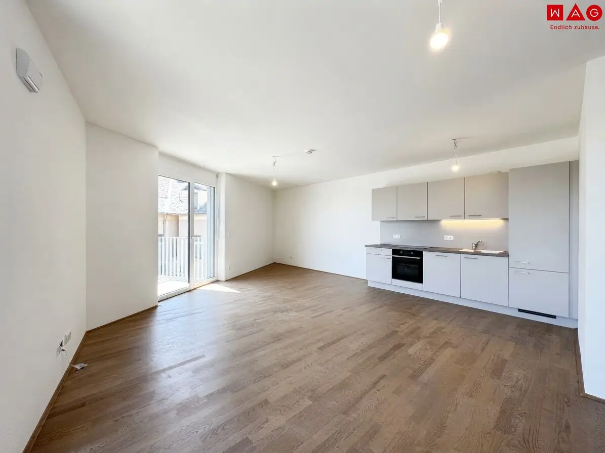 Schmucke Familienwohnung mit großem Balkon in den Innenhof!