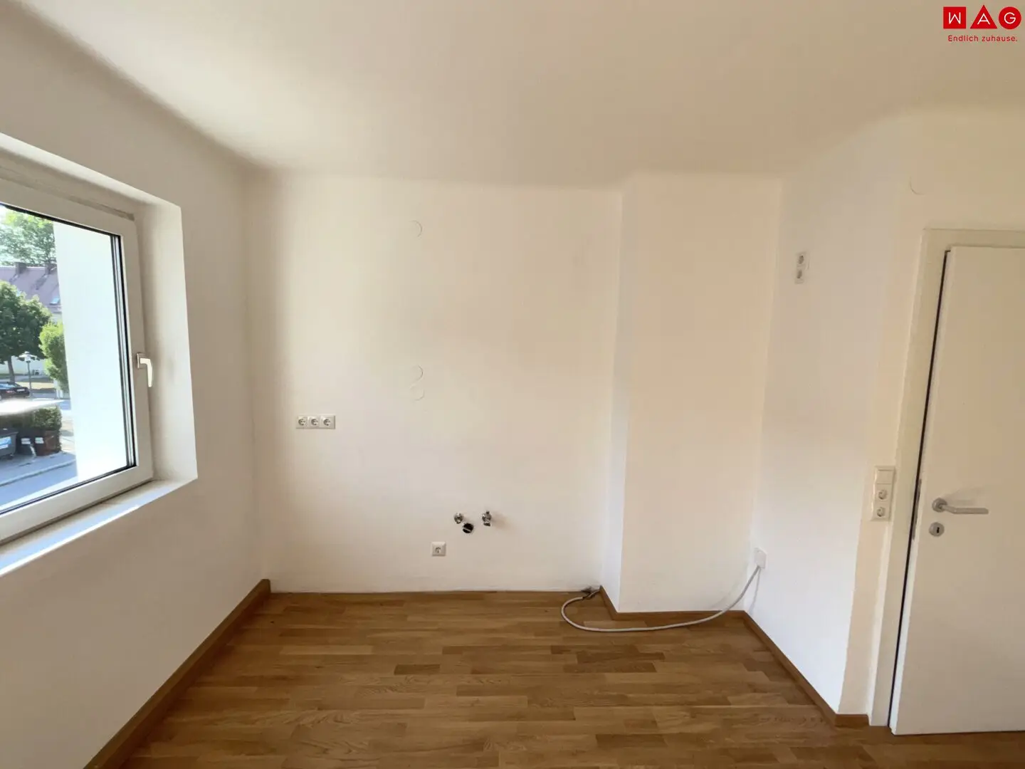 Sonnige Grünlage &amp; Entspannung pur: sanierte Singlewohnung im letzten Stock eines kleinen Mehrparteienhauses mit hellem Wohnbereich und separatem Schlafzimmer!