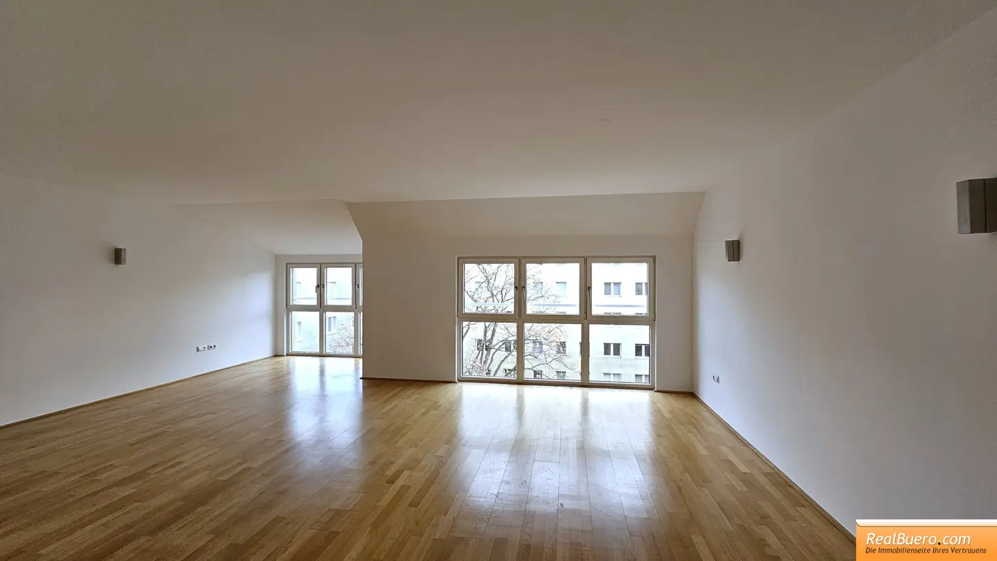 sehr geräumiges Wohnesszimmer