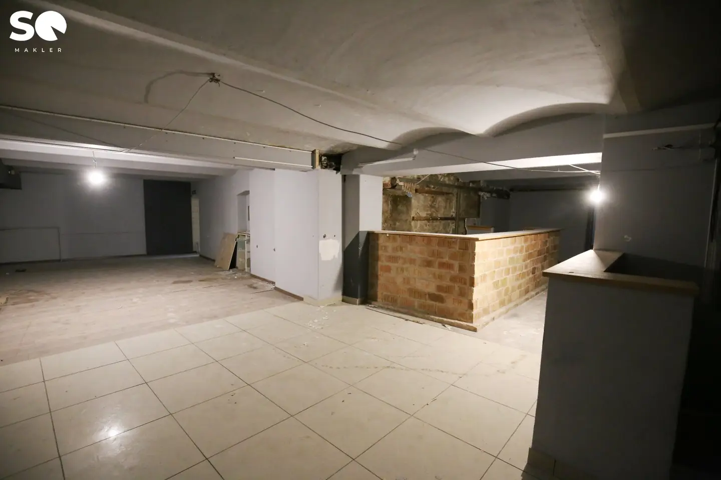 # SQ - ca. 130m² LAGERFLÄCHE DIREKT BEIM BAHNHOF WEIDLING----