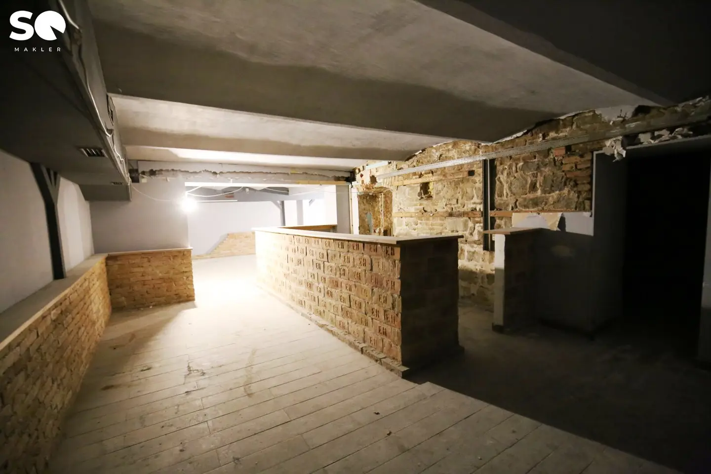 # SQ - ca. 130m² LAGERFLÄCHE DIREKT BEIM BAHNHOF WEIDLING----