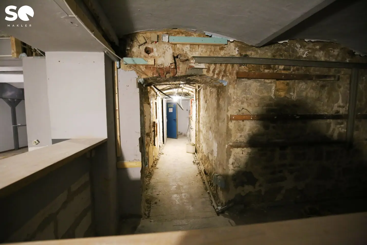 # SQ - ca. 130m² LAGERFLÄCHE DIREKT BEIM BAHNHOF WEIDLING----