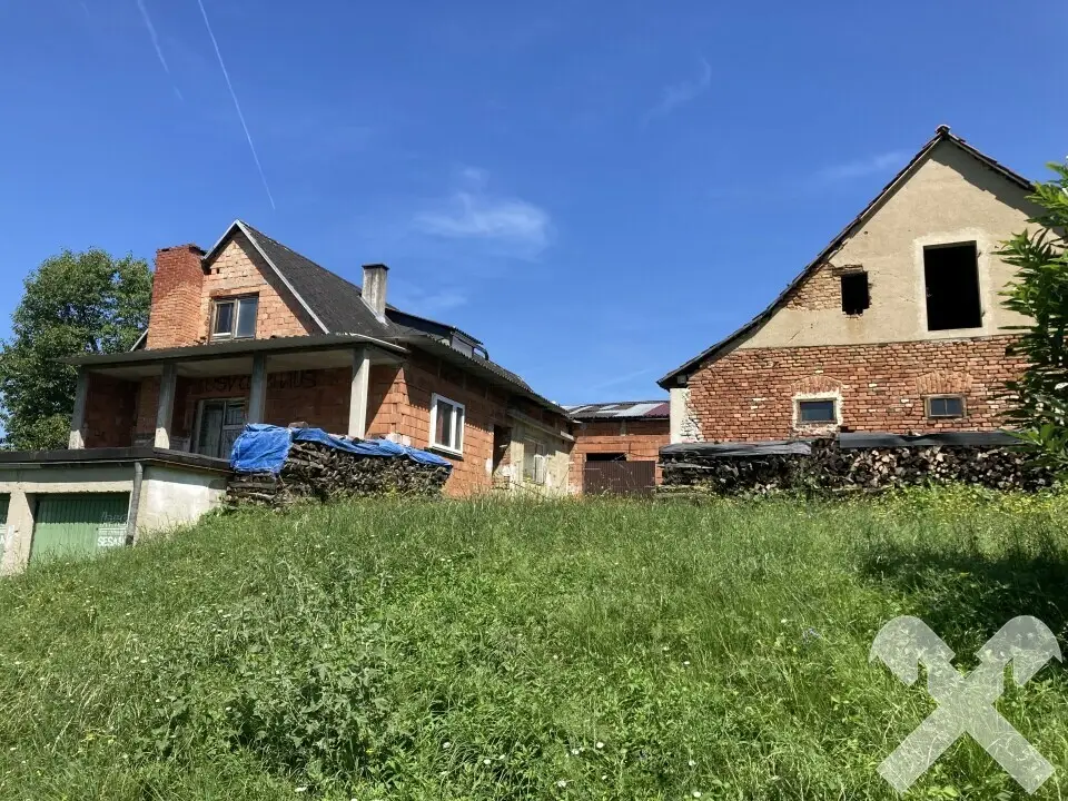 Rohbau with outbuilding and large building land Wohnung